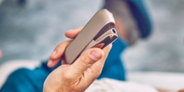 gold_iqos_3_duo_in_hand