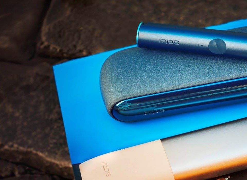 IQOS ILUMA w kolorze Azure Blue