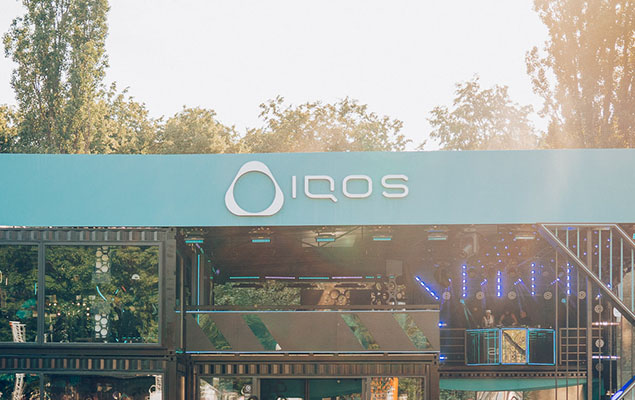 Strefa IQOS na letnim festiwalu muzycznym